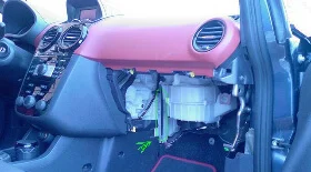 Как поменять салонный фильтр Опель Корса Д