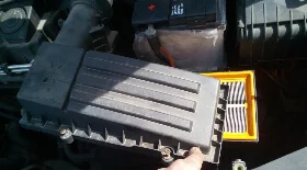 Замена воздушного фильтра Фольксваген Кадди III