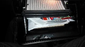 Замена салонного фильтра Джили Эмгранд EC 7