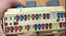 Где находятся и как заменить предохранители на Камри