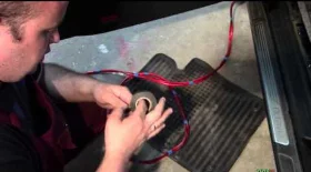 Установка сабвуфера на Шкода Октавия А5