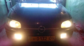 Замена лампы ближнего света на Опель Омега Б