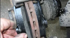 Замена тормозных колодок Лада Ларгус