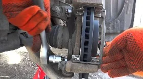 Замена тормозных колодок и дисков Мазда СХ-5