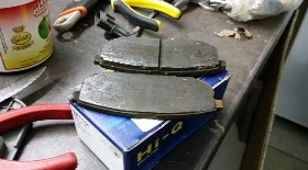 Замена задних тормозных колодок Киа Соренто 