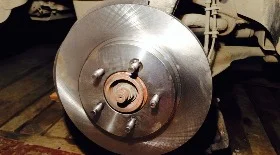 Замена передних тормозных колодок и дисков на Ford Explorer 2