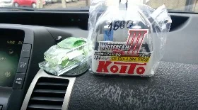 Замена лампы ближнего/дальнего света в фаре Приус