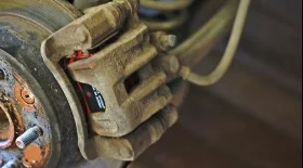 Замена задних тормозных колодок и дисков Kia Ceed