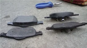 Замена передних тормозных колодок Октавия А5