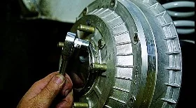 Замена задних тормозных колодок на Ниве