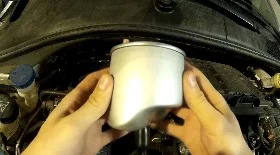 Замена топливного фильтра на Пежо 301