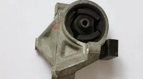 Замена подушки двигателя Ниссан Серена C24