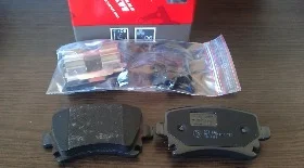 Замена задних тормозных колодок и дисков на Пассат Б6