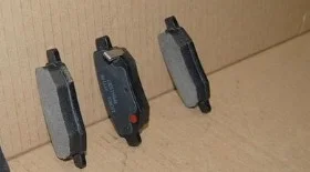 Как заменить передние тормозные колодки Chery Tiggo FL