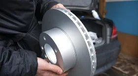 Замена тормозных колодок, тормозных дисков и шлангов на БМВ Е92