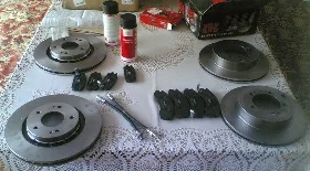 Замена передних колодок и дисков Митсубиси Галант 8