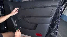 Как снять обшивку двери Авео new