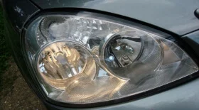 Замена лампы ближнего и дальнего света на Приоре