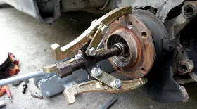 Замена подшипника передней ступицы БМВ Е34