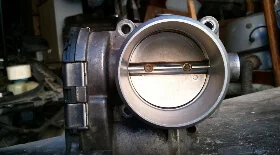 Замена дроссельной заслонки на Audi A4 B6