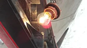 Замена лампочки стоп сигнала Ниссан Ноут