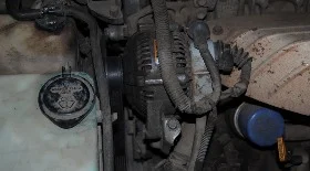 Замена ремня генератора и ремня ГУРа на Toyota Camry SV33