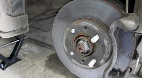 Замена задних тормозных колодок на Солярисе