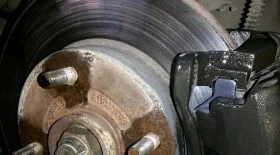 Замена передних тормозных колодок Chery Fora A21