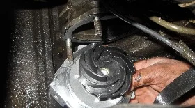 Как заменить помпу на Нива Шевроле с кондиционером