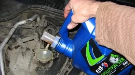 Замена масла в двигателе Меган 3