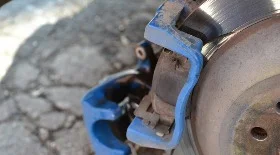 Замена задних колодок Опель Мерива Б