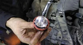 Замена ламп ближнего и дальнего света БМВ Е60