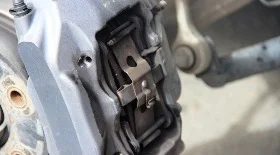 Замена передних тормозных колодок Audi Q7