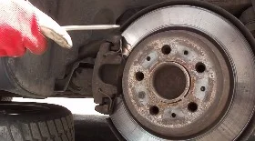 Замена передних тормозных колодок Volvo V70