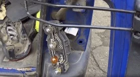 Снятие задней фары и замена лампочек габарита, стопа и поворота Берлинго