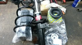 Замена передних стоек на Ford Fiesta 6