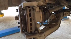 Замена передних колодок Ниссан Примера