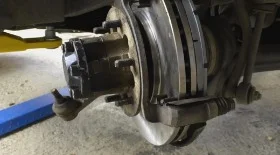 Замена передних тормозных дисков и колодок Санг Енг Рекстон