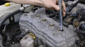 Замена свечей Альмера Классик