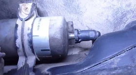 Замена топливного фильтра Поло 3