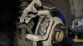 Замена задних тормозных колодок Митсубиси АСХ