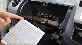 Замена салонного фильтра Тойота Пассо