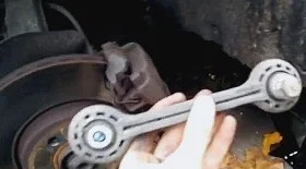 Замена передней стойки стабилизатора Ауди А4 B8