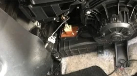 Как снять моторчик печки на Kia Ceed