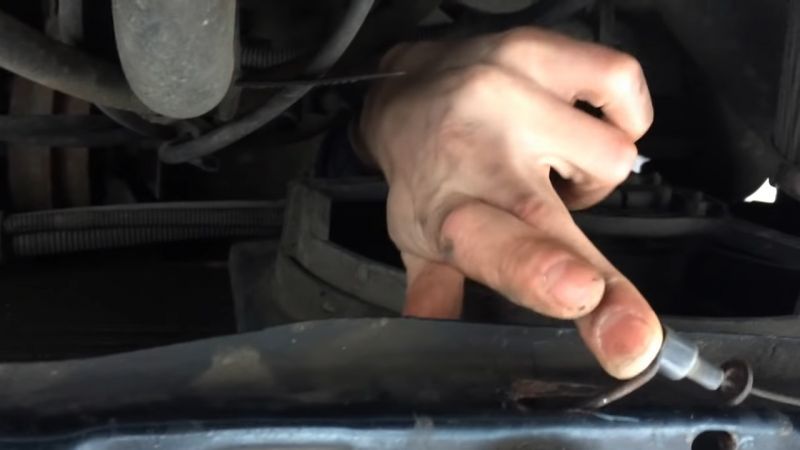 Отжимаем рычаг влево Отжимаем рычаг влево