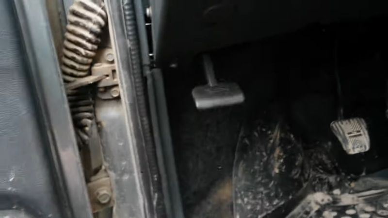 Открытие капота рычажком в салоне Открытие капота рычажком в салоне